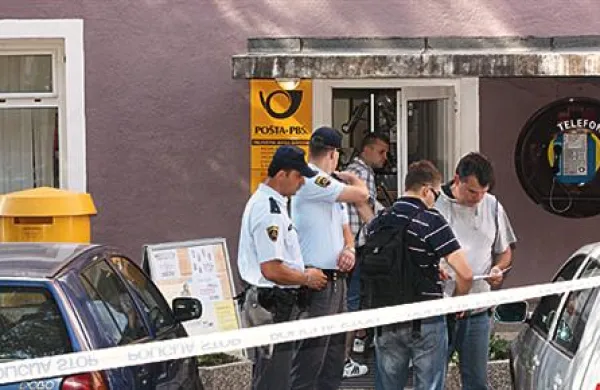 Dva moška sta 15. junija letos že okradla pošto v Semedeli.