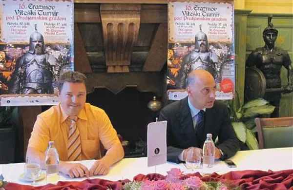Šestnajsti Erazmov viteški turnir sta predstavila  Marjan Batagelj (desno) in Dragan Kikovič.