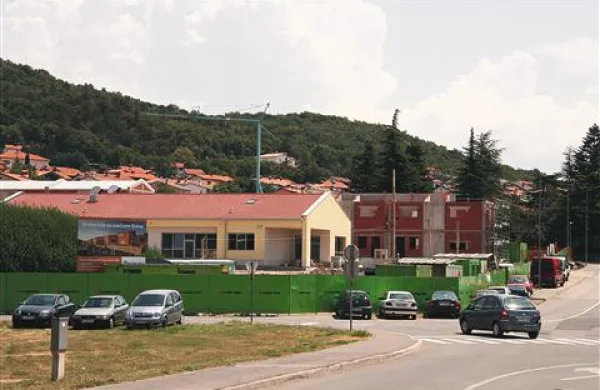 Deset novih igralnic, centralna kuhinja, servisni prostori in zunanje površine za otroke bodo na Regentovi ulici  končani do septembra.