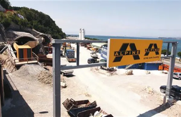 Če bodo v Darsu ugodili Alpine Bau,   se utegne  projekt markovškega predora podražiti  na 69   milijonov evrov.   