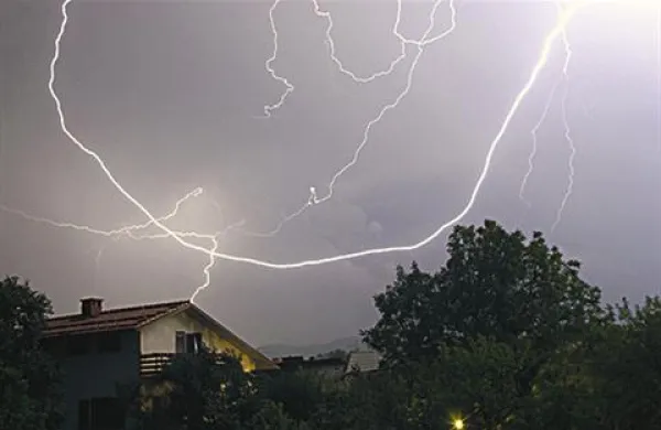 Danes popoldne in zvečer so predvsem na Koroškem, Štajerskem in v Prekmurju možne močnejše nevihte.