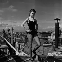 Brigitte Bardot na znani Caronejevi fotografiji