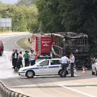 Od avtobusa je ostalo le ogrodje. 