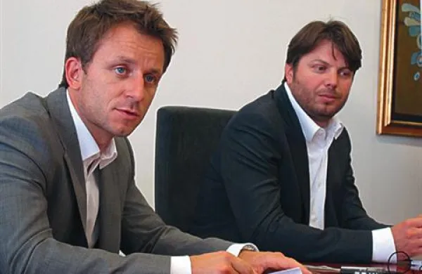 Član uprave Merkurja za nabavo, prodajo in logistiko Rok Ponikvar ter predsednik uprave Merkurja Blaž Pesjak.