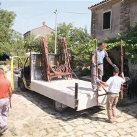 Gradbinci in drugi obrtniki so obljubili, da bodo v obnovo hiše brezplačno vložili delo in material.