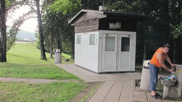 Tudi za počivališče Studenec v smeri proti Kopru velja, da se je bolje peljati mimo.