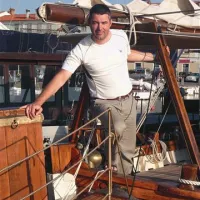 Gregor Basiaco je prepričan, da odsluženi čolni sodijo na dno morja. Seveda samo, če je čoln iz primernega materiala in seveda ekološko nesporen. 