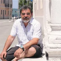 “Ali je glede na možnost storitve terorističnega dejanja sploh prav, da kupec lahko otipava zelenjavo?  Smo se kaj naučili iz  nemškega primera z E.colijem?”