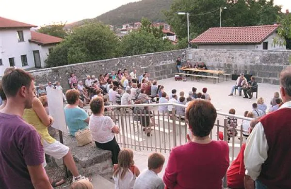 Poletni večer v Vasi v Sežani