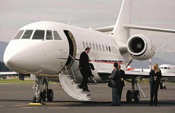 Vlada je kupila falcona leta 2001 za 33 milijonov dolarjev, danes je vreden 13 milijonov evrov.