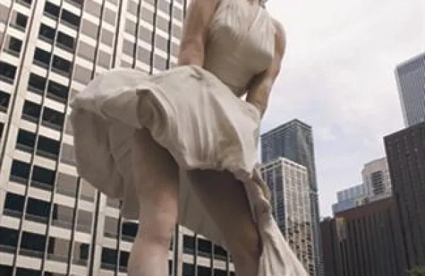 Kip  Marilyn Monroe je že takoj postal priljubljena točka za fotografiranje. 