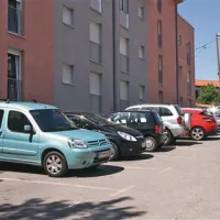 Za parkiranje bo zado&scaron;čal  listek, napisan na roke