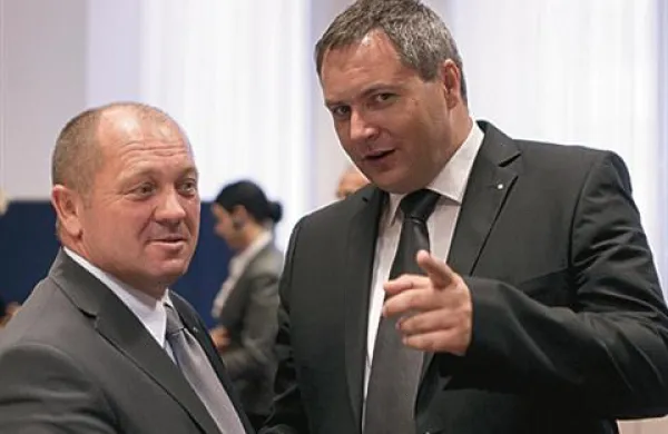 Poljski minister za kmetijstvo, trenutno predsedujoči Svetu EU za kmetijstvo in ribištvo Marek Sawicki in minister za kmetijstvo, gozdarstvo in prehrano Dejan Židan pred začetkom zasedanja Sveta.