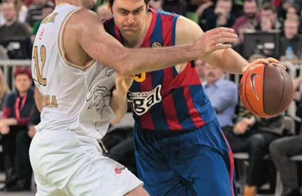 Goran Jagodnik (v belem dresu) in Erazem Lorbek (z žogo) sta bila ostre klubske dvoboje, v reprezentanci pa bosta soigralca