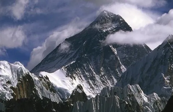 Nepalci bodo ponovno izmerili, kako visok je Mount Everest.