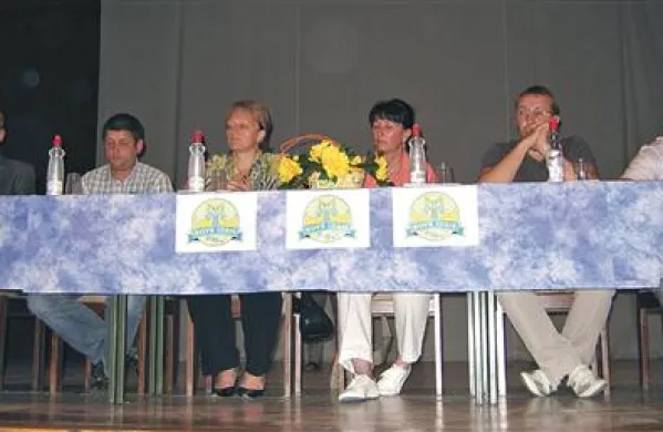 Sodelujoči na okrogli mizi: (z leve): voditelj Gorazd Brne, Egon Zevnik, Lilijana Kocjan Žorž, Dara Arat, Damjan Štefančič,   Vojko Tomšič