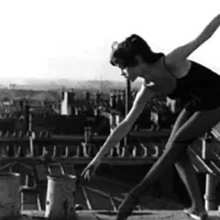 Brigitte Bardot pleše po pariških strehah, maj 1952