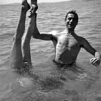 Yves Montand in Simone Signoret na počitnicah v Cagnesu, julij 1951