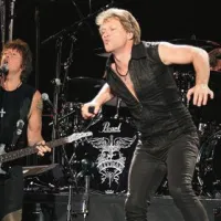 Še nepremočena John  Bon Jovi in Richie Sambora na kitari