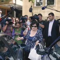 Hadžića je v beograjskem priporu obiskala njegova družina. 