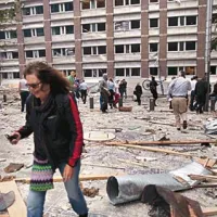 V eksploziji umrlo sedem ljudi, v strelskem napadu &scaron;tirje