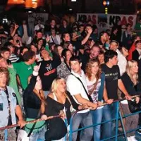 Veliki koncert pri Tušu (na fotografiji) v Sežani se je na Mladifestu že dobro prijel. Prav tako tradicionalen Pulver pa so letos prvič preselili na Kozino. 
