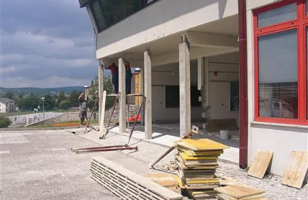 Obnova OŠ Antona Žnideršiča je v polnem teku.