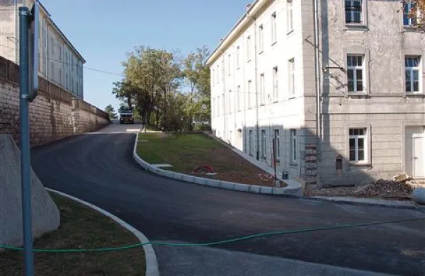 Prostorski dokument za urejanje Parka vojaške zgodovine v Pivki, ki bo končan do prihodnje pomladi, predvideva tudi gradnjo dostopnih cest in druge infrastrukture v parku in okolici 