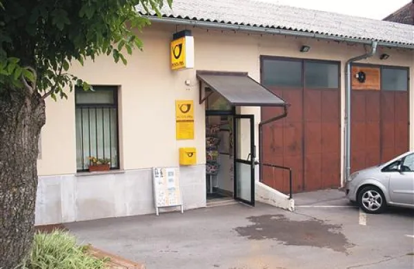 Pošta v Dolnji Košani je bila včeraj dopoldne odprta, neznanec, ki jo je poskušal oropati, še preden je odprla vrata, je ostal praznih rok