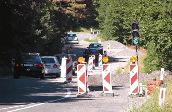 Na plazu se nič ne dogaja, semaforji pa kljub temu gorijo ...