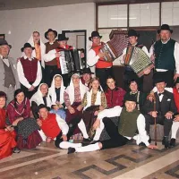 Člani Folklornega društva Gartrož iz Nove Gorice se bodo predstavili s Spomini kovača.