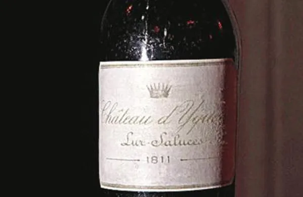 V Veliki Britaniji so po rekordni ceni 80.800 evrov prodali 200 let staro buteljko belega vina iz Bordeauxa.