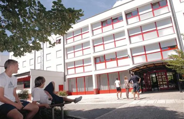  Hostel Nova Gorica  v poletnih mesecih dela s polno paro
