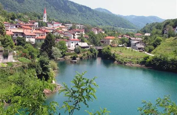 Mostarsko jezero je na pogled lepo, toda z naravno Sočo se  ne more primerjati 