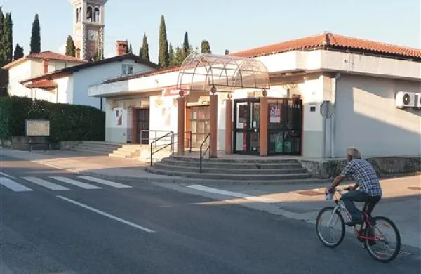 Ob zapiranju marketa v Vrtojbi se porajajo tudi vprašanja, kako je Mercator prostor sploh dobil v last