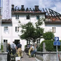Požarišče so si včeraj ogledali tudi policisti in kriminalistični tehniki, ki bodo poskušali najti vzrok požara.