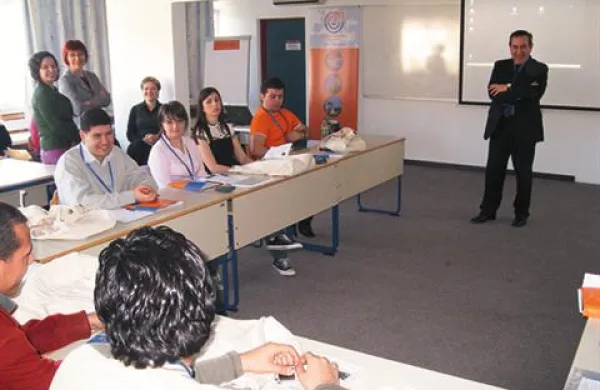 Prva generacija podiplomskih študentov Evro-sredozemske univerze leta 2009.