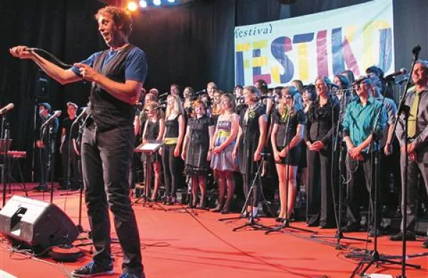 Beatboxer Sašo Vrabič in vokalna zasedba so občinstvo osupnili  tudi v Kopru 