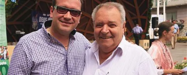 Denis Novato s Petrom Lanzingerjem, proizvajalcem istoimenskih harmonik