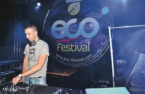 Ob kopici tujih imen so na Eco festivalu vrteli tudi domači didžeji