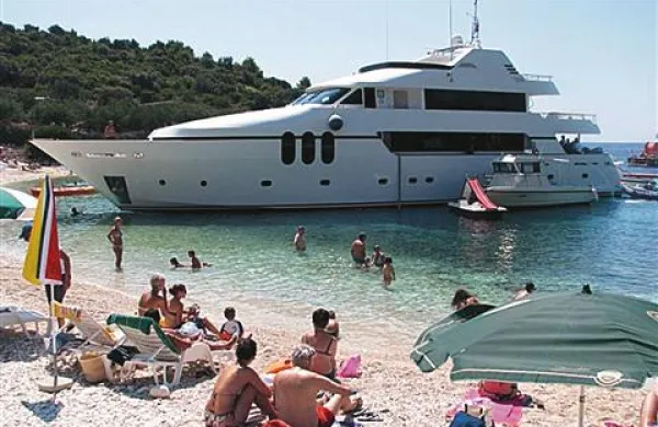 Z jahto na plažo
