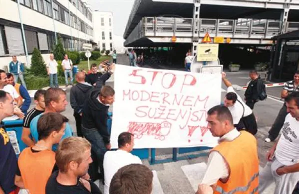 Uprava Luke Koper in člani stavkovnega odbora žerjavistov pomorskih dejavnosti so prekinili pogajanja. Nadaljevali jih bodo jutri dopoldne.