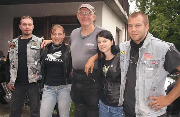 Z leve: Mitja Bitežnik, Andreja Rejec, Ian Coates, Nives Bitežnik in Boštjan Trpin 
