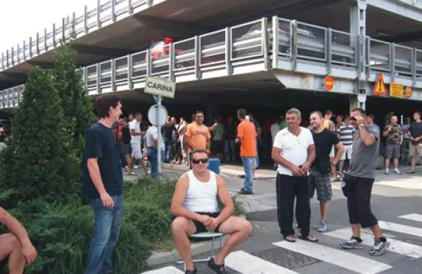 Gregor Veselko je danes povedal, da se delo v Luki Koper počasi vrača v normalno stanje, od 209 naročenih pogodbenikov, naj bi jih danes delalo 167.