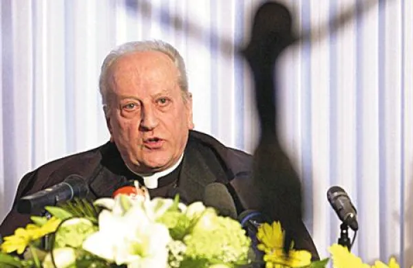 Franc Rode je danes pojasnil, da ni bil član kardinalske komisije, ki je oblikovala stališče Vatikana v sporu glede zemljišč v hrvaški Istri.