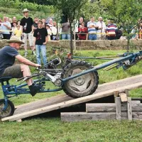 Na začetku tekmovanja je bila “zinzalca” še visoka, kasneje so jo zaradi spolzkega vozišča v dežju znižali. Zmagovalec  Damijan Pečar jo je uspešno prevozil tudi v izvirni, višji različici.  