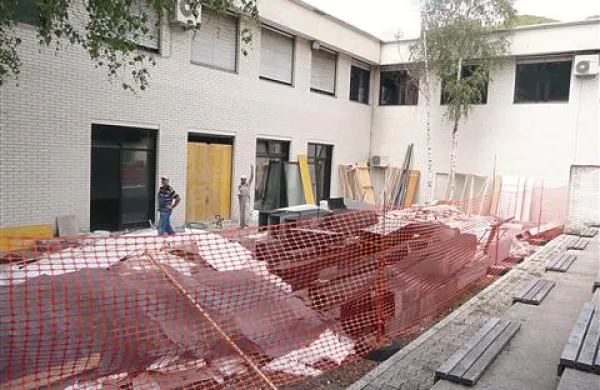 Knjižnico bodo obnavljali postopoma glede na priliv državnega denarja 