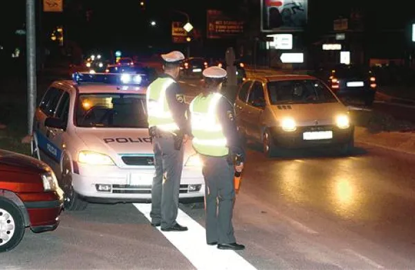 Med nadzorom prometa policisti kar pogosto naletijo na voznike, ki vozijo brez vozniškega dovoljenja. Rezultat tega so tudi mnogi zaseženi avtomobili.