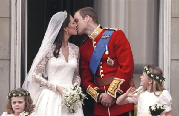 Kate, žena britanskega princa Williama, se je zavihtela na lestvico najbolje oblečenih  na svetu. 