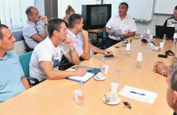 Seja sveta delavcev Luke Koper, na kateri so odločali o nezaupnici delavskemu direktorju Matjažu Staretu